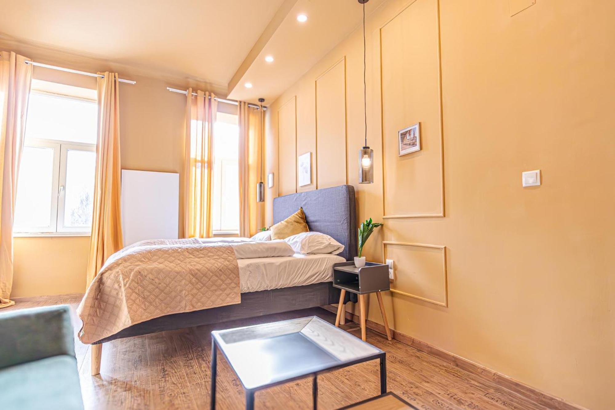 4br For 9p, Centrally Located In Apartment