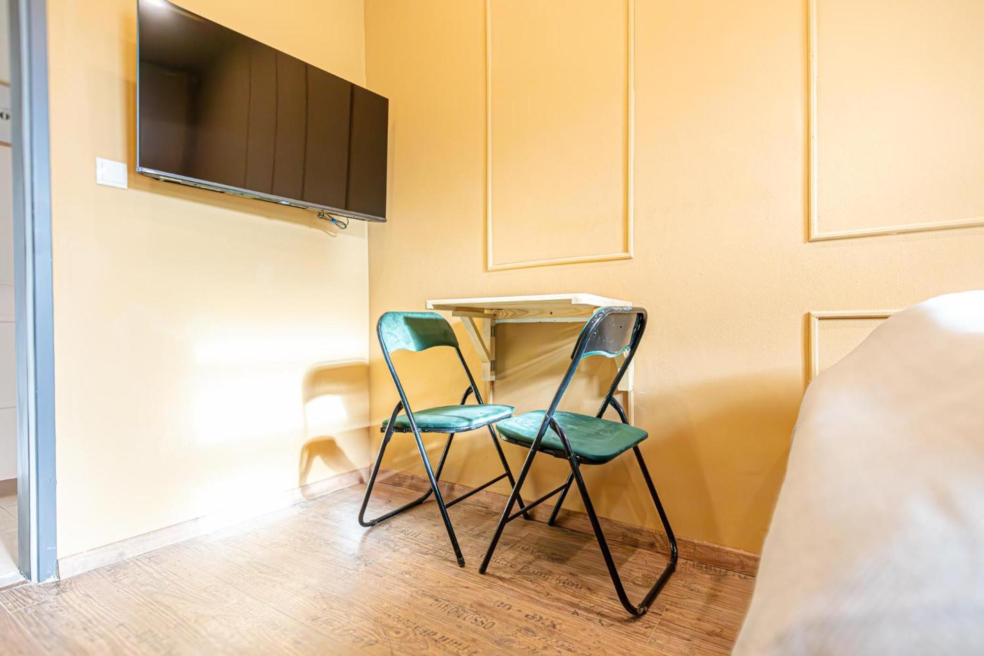4br For 9p, Centrally Located In Apartment *