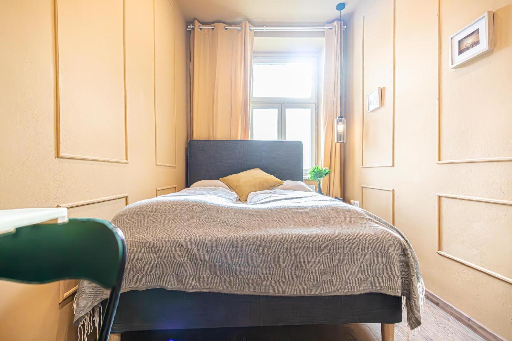 4br For 9p, Centrally Located In Apartment *