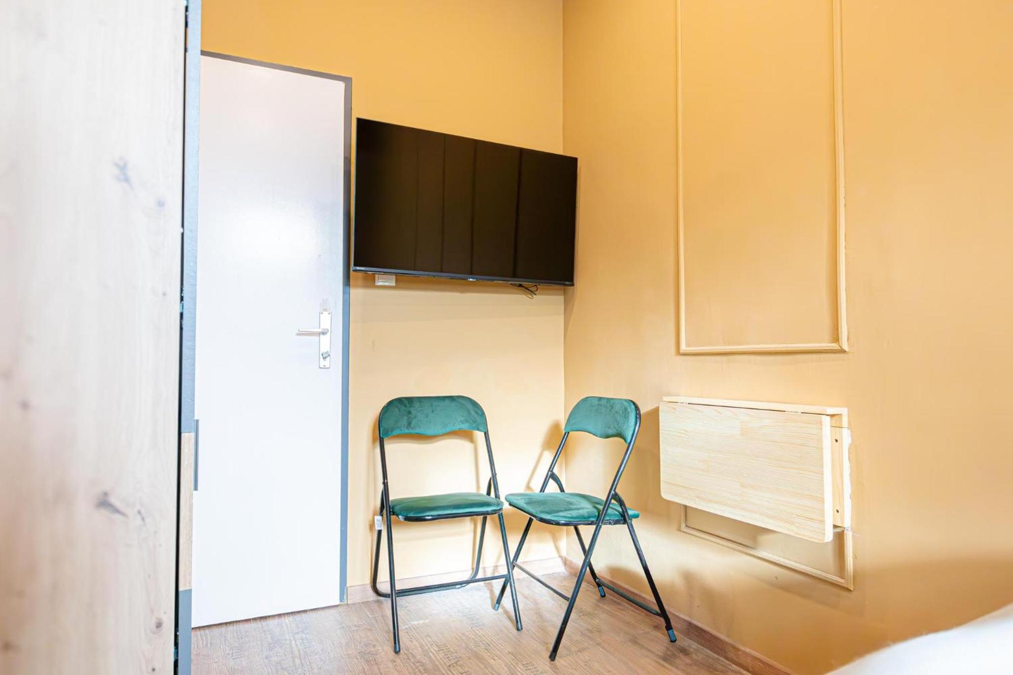 4br For 9p, Centrally Located In *