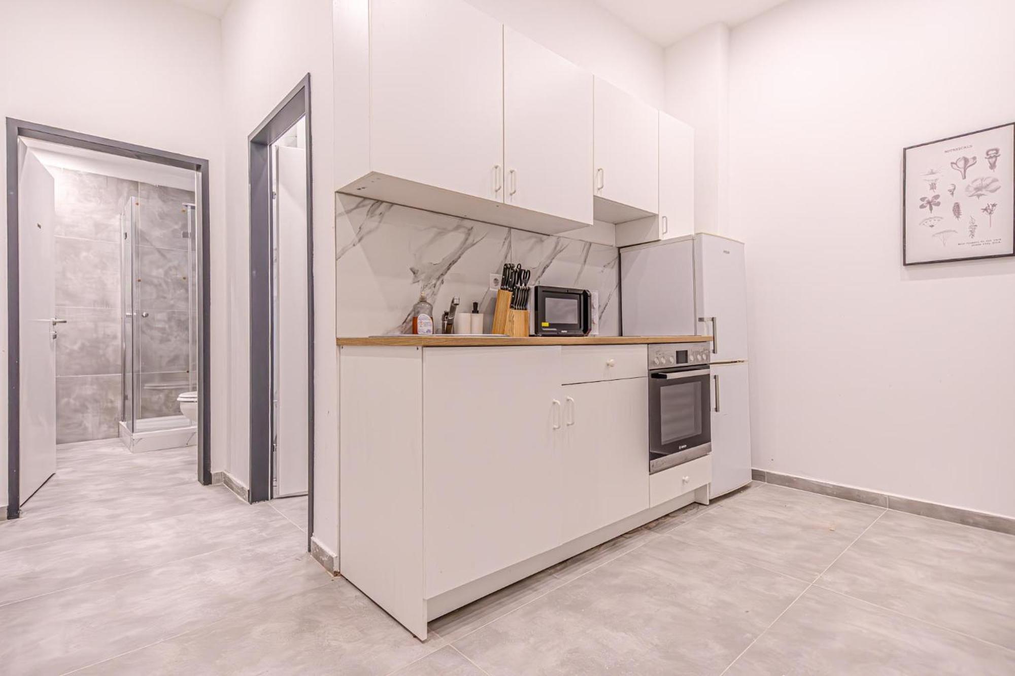 4br For 9p, Centrally Located In Apartment